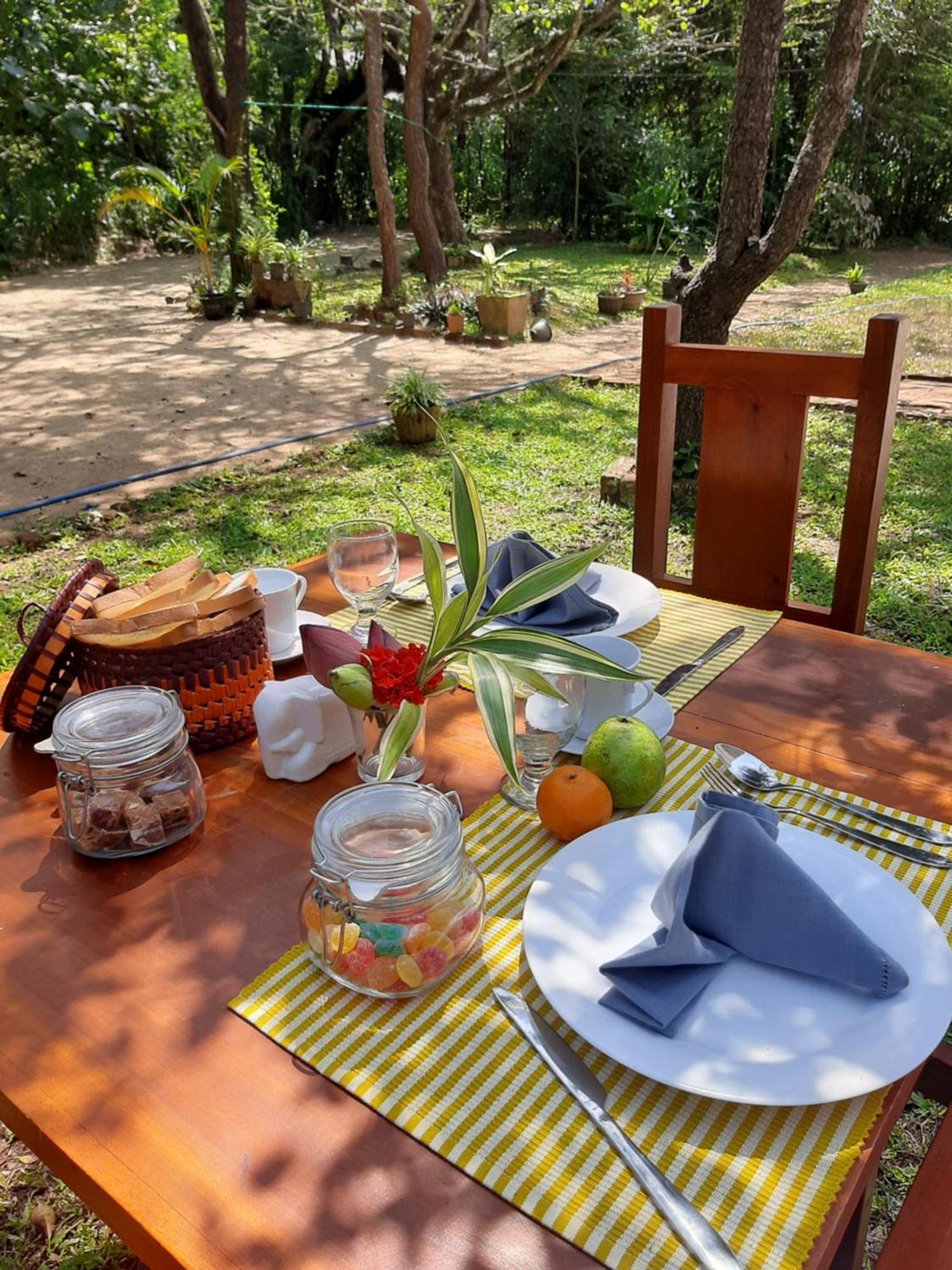 Hotel Chanara Sigiriya Bagian luar foto