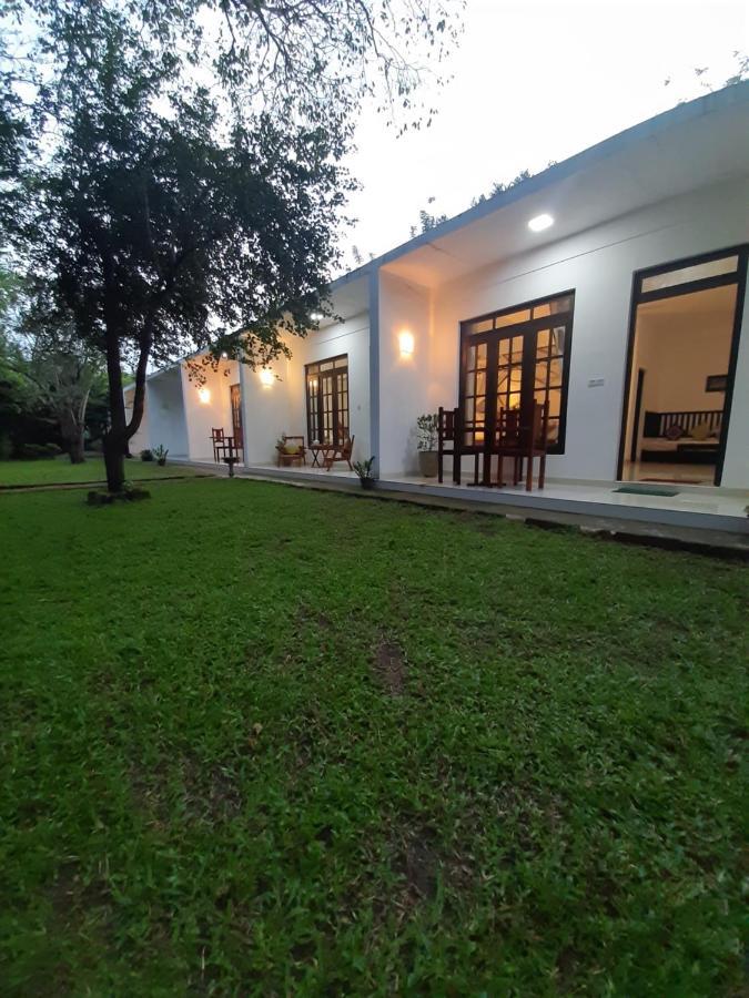 Hotel Chanara Sigiriya Bagian luar foto